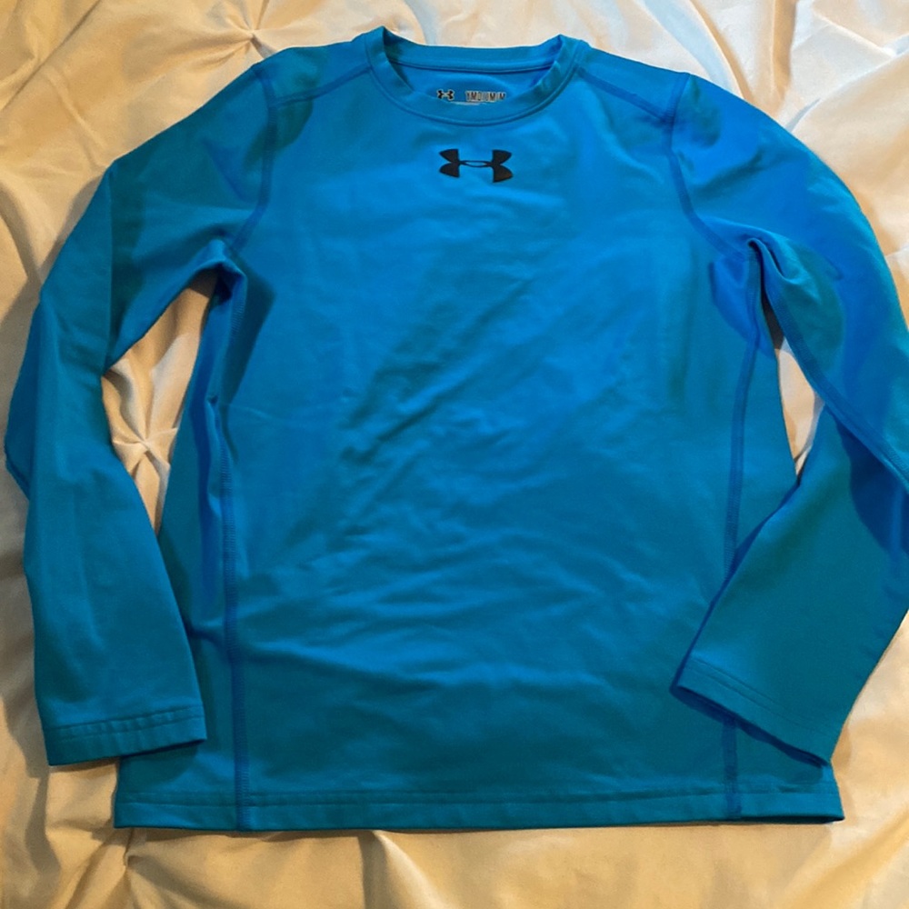 Boys Under Armour Size M long sleeve.